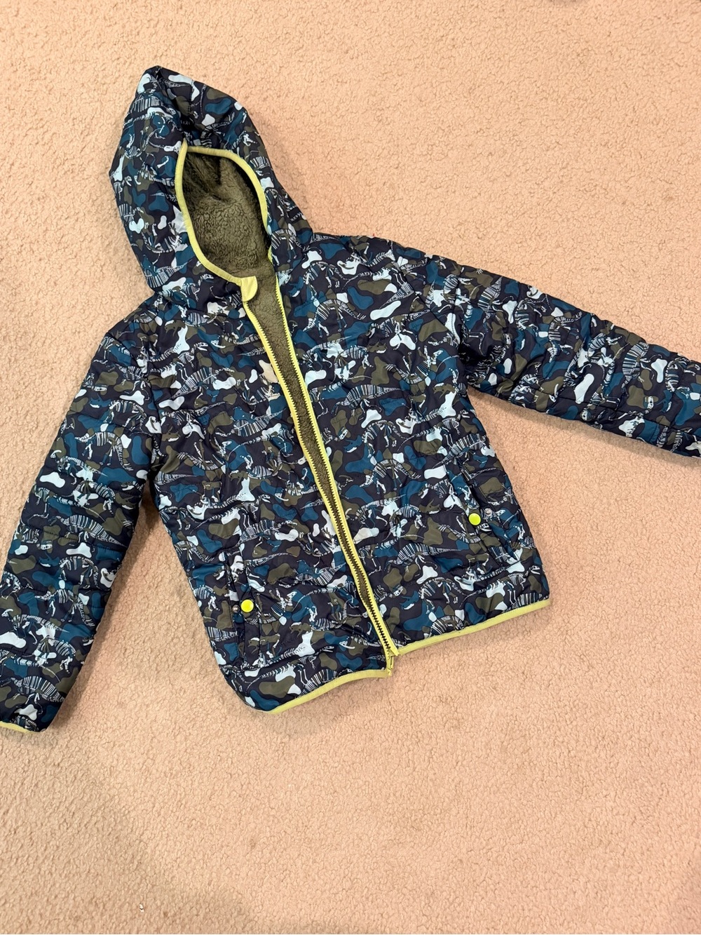 Cat & Jack Boys L Hooded Reversible Puffer Jacket in Navy and Camo Dino Print